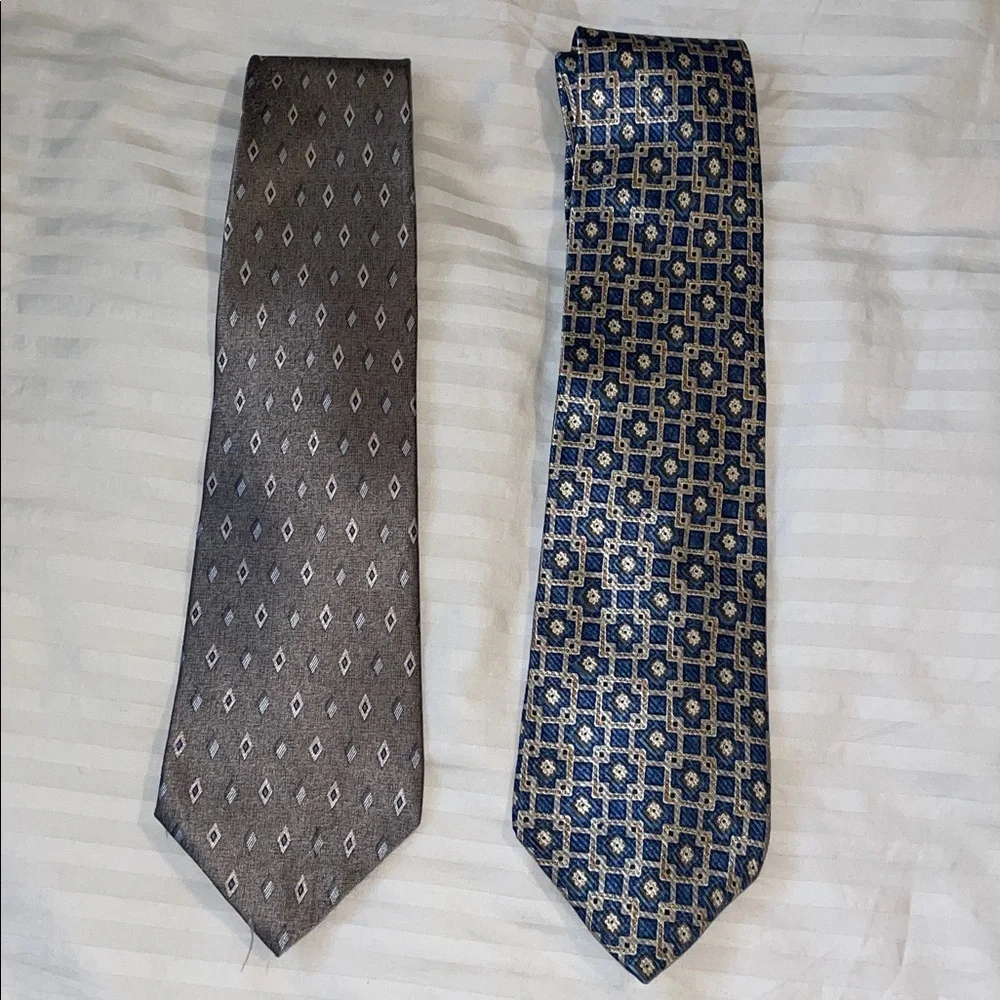 Roundtree‎ & Yorke Navy and Gold Geometric Men's silk Tie